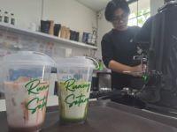 Cafe Ruang Setara memberdayakan karyawan tunarungu di Jalan Abdullah Munsyi, Kota Pekanbaru (foto/Riki)